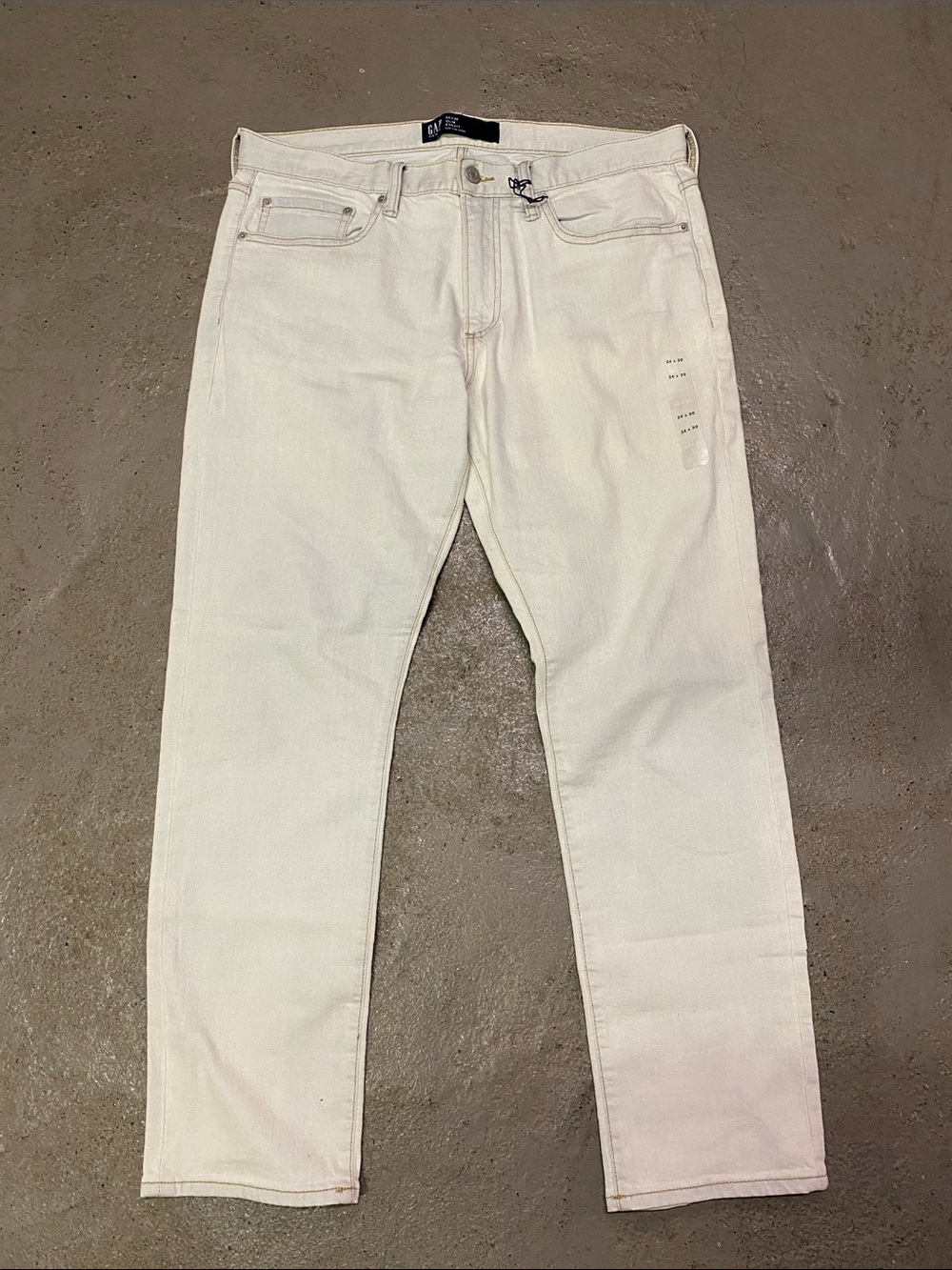 GAP Women's Slim Straight Jeans in Off-White